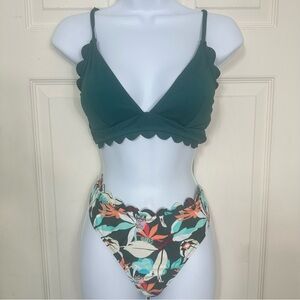NWT‎ Cupshe Bikini Set V Neck Scalloped Edges Printed Bottoms Size Medium